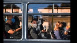 Puede trasladarse personas que presten servicios o realicen actividades declarados esenciales en el marco de la emergencia pública.