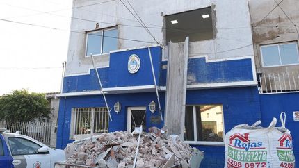El acusado fue llevado esposado hasta la Comisaría 6ta de Lomas de Zamora.