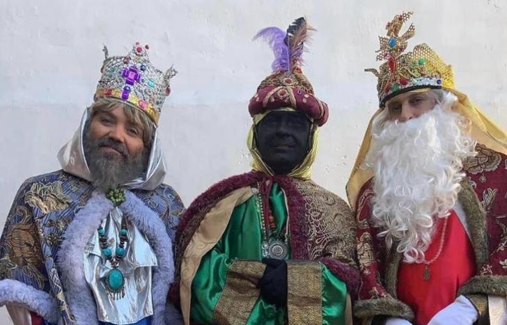 Los Reyes Magos, a la espera de lo que será la caravana del próximo 5 de enero.