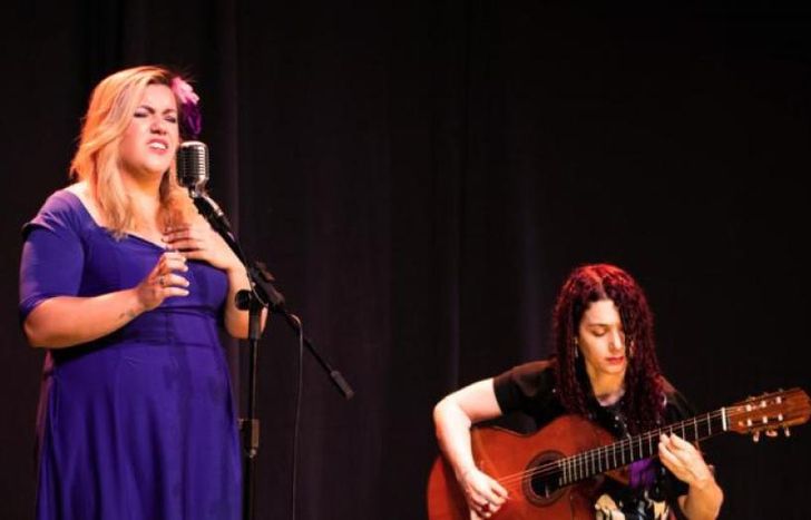 Ayelén y Silvina, en vivo.