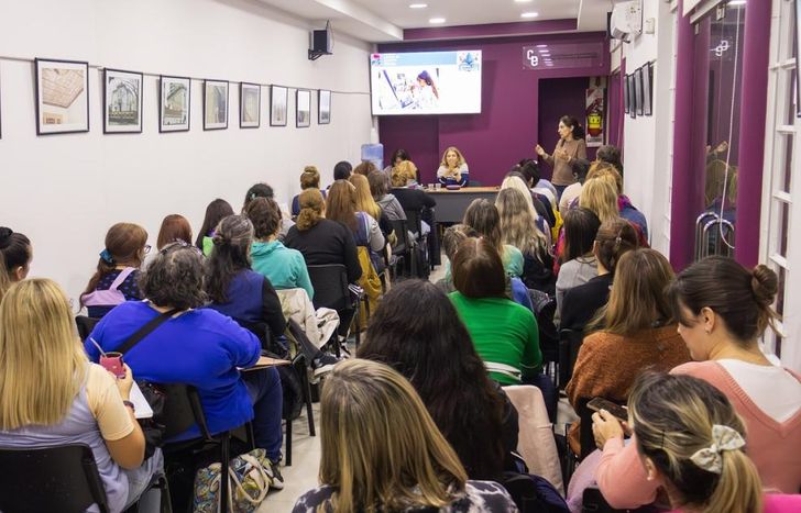 Las capacitaciones tendrán encuentros presenciales y virtuales.