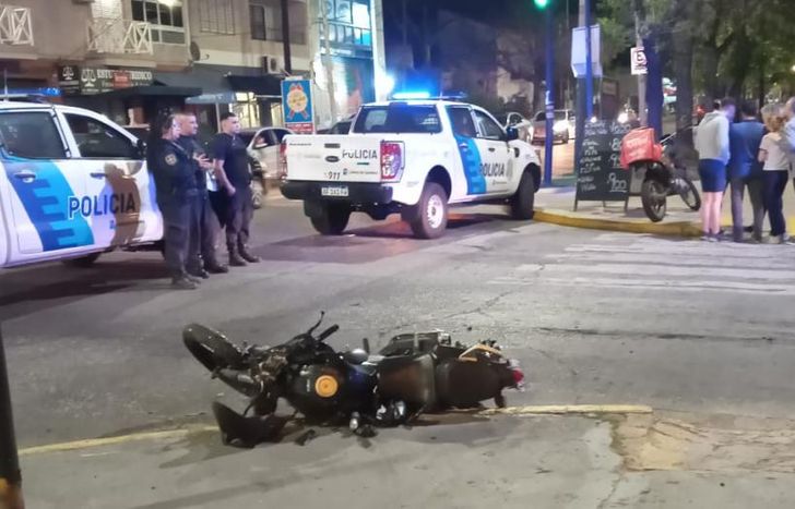 El motociclista falleció tras el choque con el colectivo en Lomas.