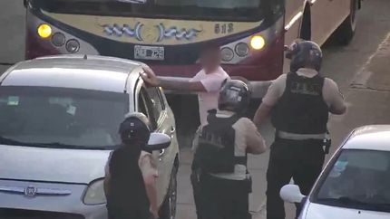 El momento de la detención del prófugo. El momento de la detención del prófugo.