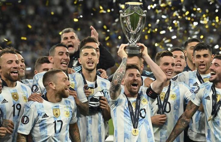 Messi alzó una nueva copa con Argentina.