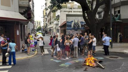 Los usuarios están agotados y hay manifestaciones en las calles.