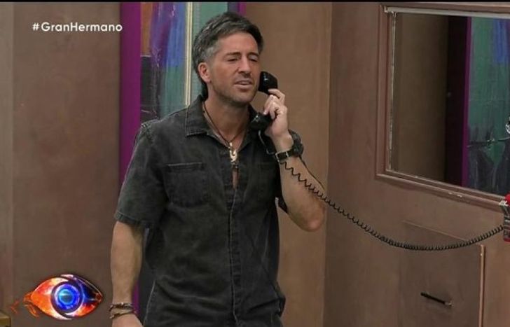 Juan Pablo de Vigili antendió el teléfono rojo.