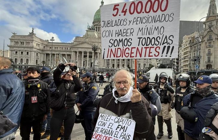 El Estado tiene que garantizar comida, medicamentos y techo.