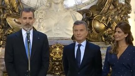 Mauricio Macri y Juliana Awada con el el Rey de España.&nbsp;