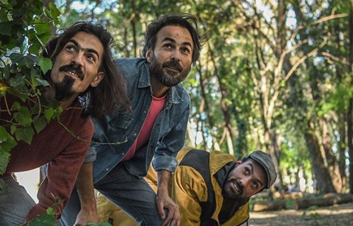 El trío lanzó su álbum debut.