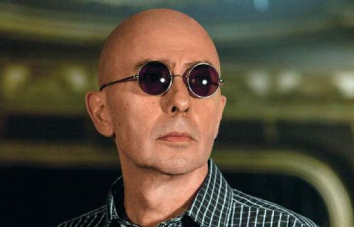 Tiene las letras de 25 temas.