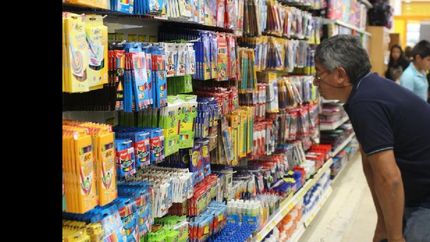 Las cadenas Carrefour, Coto, Jumbo, Disco, Vea, Walmart y La Anónima ofrecerán 10 útiles en 286 hipermercados y a través de compras online.