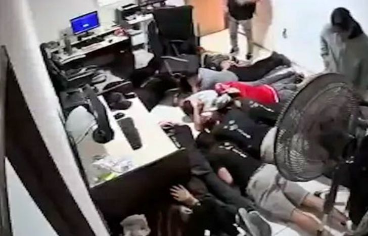 El robo en Lanús quedó grabado en las cámaras de seguridad.