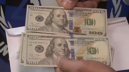 La banda ofrecía dólares a un precio más bajo del valor de mercado.