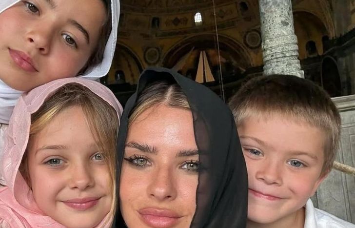 La China Suárez y sus hijos.