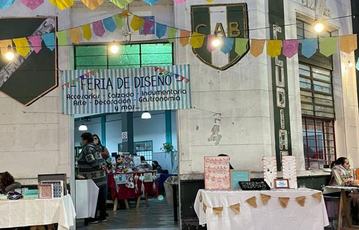 El club hace las ferias dos veces por mes.