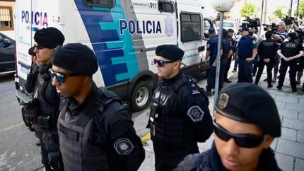 El caso tiene diez detenidos, dos de ellos menores de edad. El caso tiene diez detenidos, dos de ellos menores de edad.