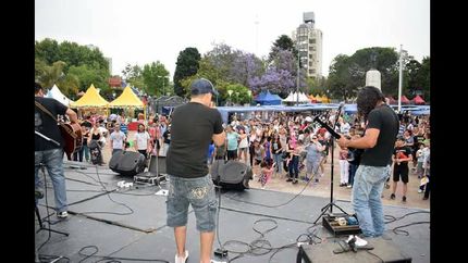 la plaza será el punto de reunión de los vecinos en esta primavera. la plaza será el punto de reunión de los vecinos en esta primavera.