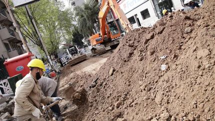 Las cuadrillas instalan nuevas cañerías.