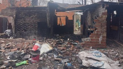 Ruinas y escombros tras el incendio en Villa Albertina.