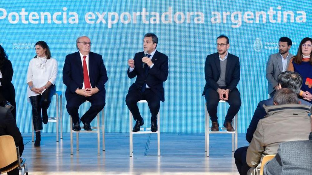 las pymes nacionales exportan a 150 países con la diversificación productiva.