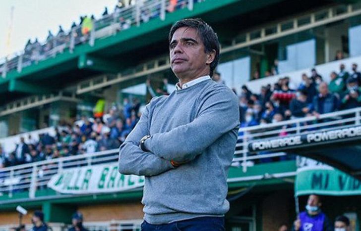 Javier Sanguinetti mete mano en el equipo para recibir al Ferroviario.
