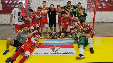 El equipo de primera división tiene jugadores de 16 hasta 35 años.