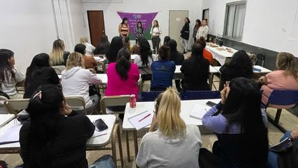 Taller de marketing digital y educación financiera para emprendedoras.