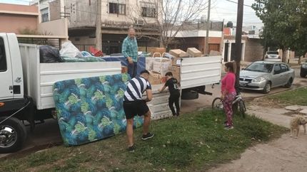 El camión con donaciones ya partió a Chaco, pero siguen juntando golosinas y galletitas hasta este lunes.