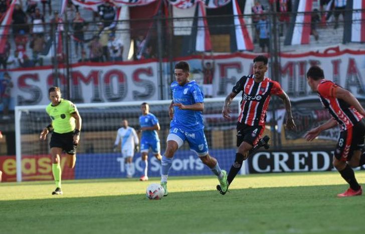 Reinhart anotó un golazo en el 1-2 parcial.