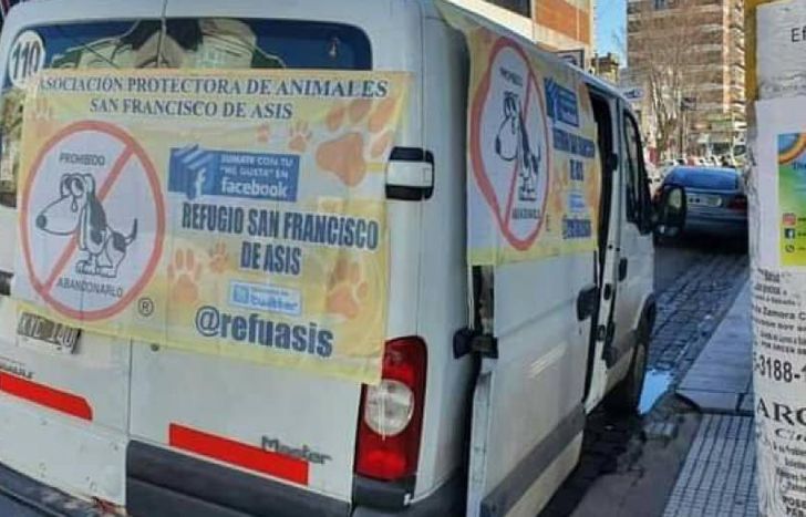 Todos los sábados están en la puerta del Banco Nación de Lomas.