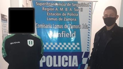 caminaba por la calle e intento escapar de la policia: estaba armado