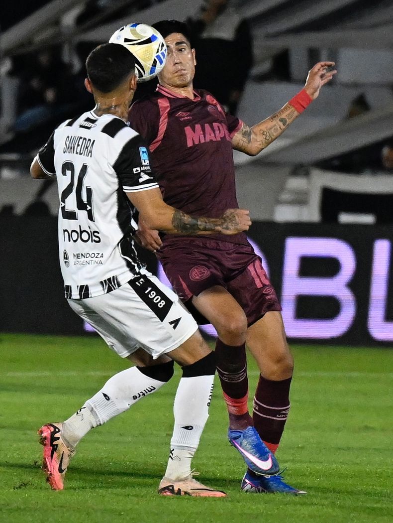 Matías Sepúlveda, de irregular andar en Lanús.