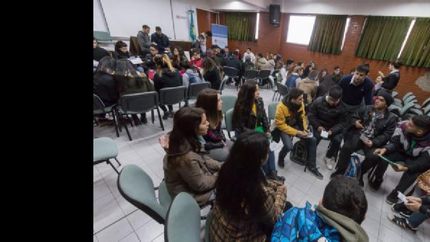 lanus: capacitan a los jovenes para facilitar la insercion laboral