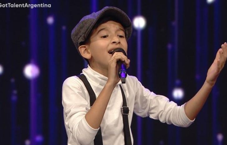 Tomi cantó un clásico de Luis Alberto Spinetta.