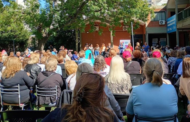 La charla se hizo en la sede de la Agencia de Personas Mayores de Lomas.
