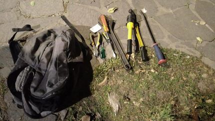 lomas: forzaban una reja para entrar a una casa y fueron detenidos
