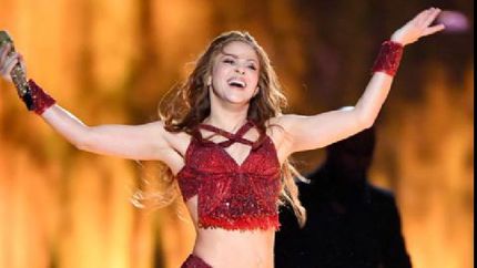 shakira, coldplay, miley cyrus y justin bieber, en un show a beneficio