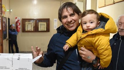 La primera votación juntos. La primera votación juntos.