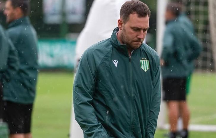 El presidente de Banfield estalló contra el arbitraje tras una nueva polémica.