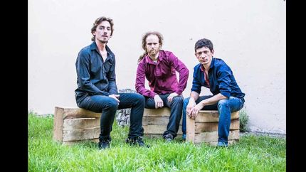 Tres Latin Jazz son: Sebastián Jakimczuk: piano. Federico Hilal: bajo. Daniel Corrado: batería.