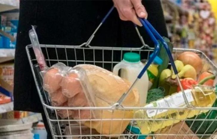 El INDEC informó cuánto necesitó una familia tipo en junio para no ser pobre.