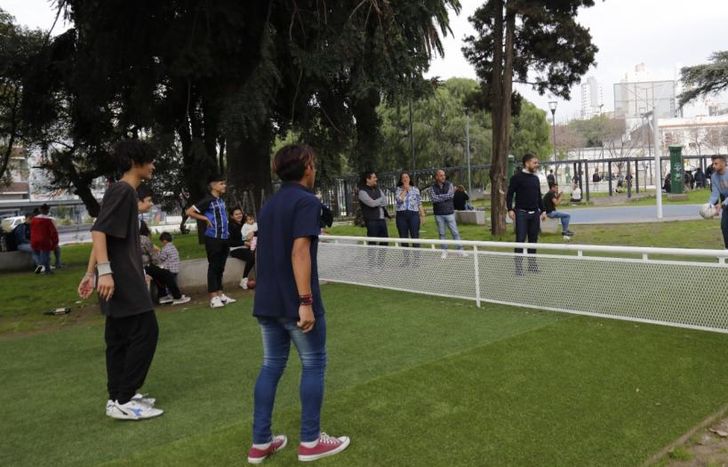 Hay nuevas canchas de fútbol-tenis, basquet y ping pong.