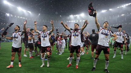 Lanús busca estar a la altura de los grandes del fútbol mundial. Lanús busca estar a la altura de los grandes del fútbol mundial.