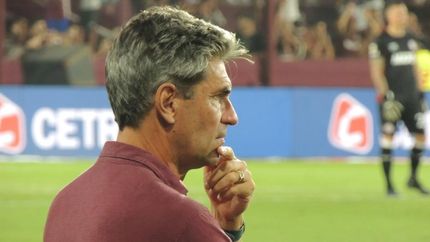 El entrenador de Lanús ya piensa en el duelo copero del próximo miércoles.
