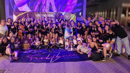 Las campeonas que representaron a todo el partido de Lomas.