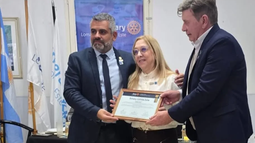En la entrega del premio al Rotray de Lomas Este que recibió Carlos Stigliano.&nbsp;