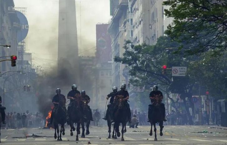 La crisis de 2001, un capítulo triste de la historia nacional.