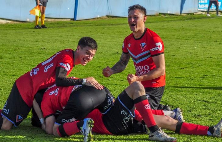 Brown logró un valioso triunfo de local.