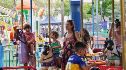 El carrousel tiene dos pisos y capacidad para más de 60 personas. El carrousel tiene dos pisos y capacidad para más de 60 personas.