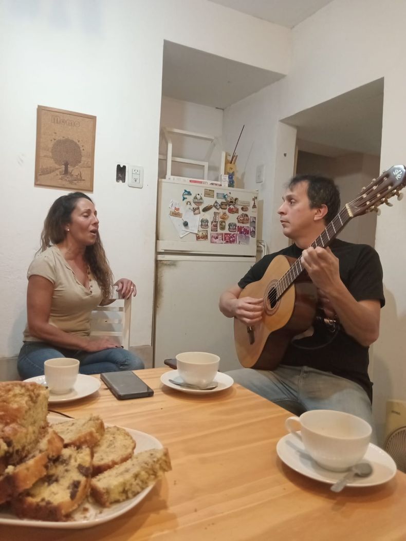 Entre las canciones que la acompa&ntilde;aron aparecieron Alma m&iacute;a, el bolero de Mar&iacute;a Grever, y el tango Nada, dos piezas que conectaron con sus sentimientos de ausencia, b&uacute;squeda y memoria.